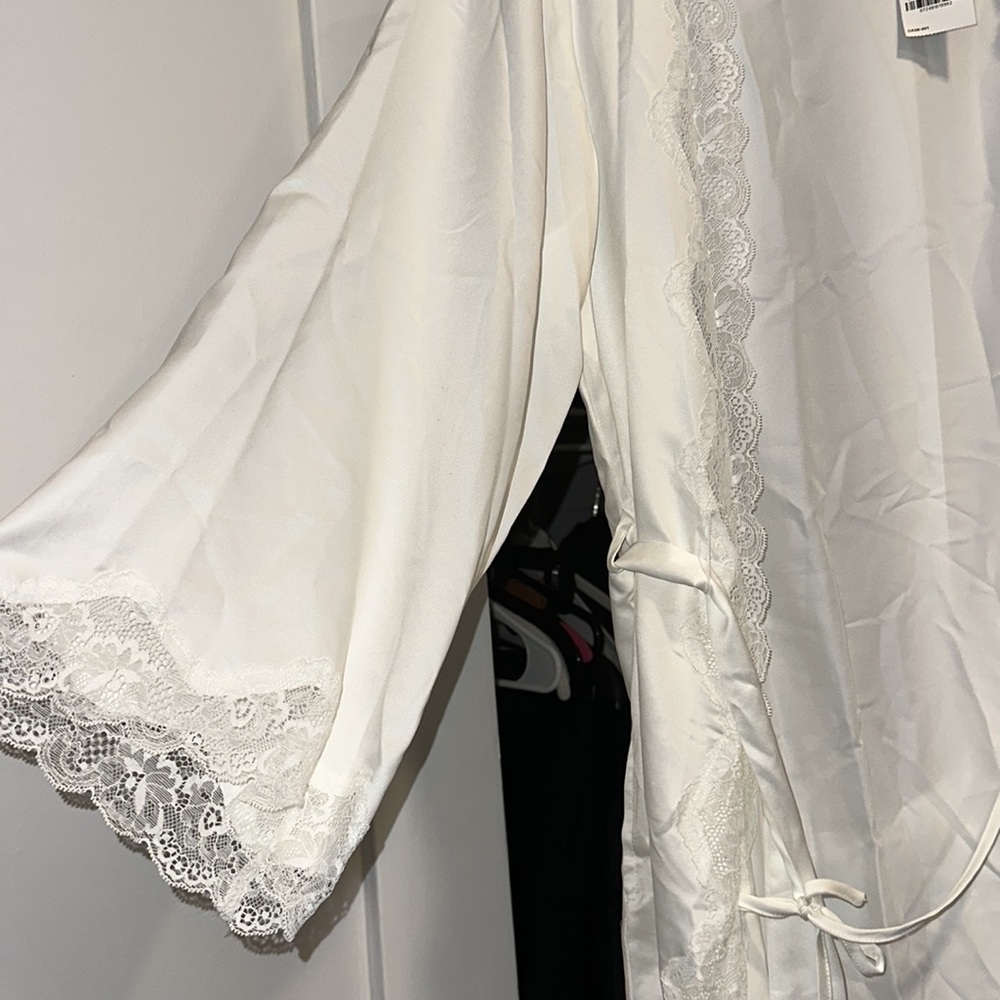 Bridal Robe - Picture 2 of 3